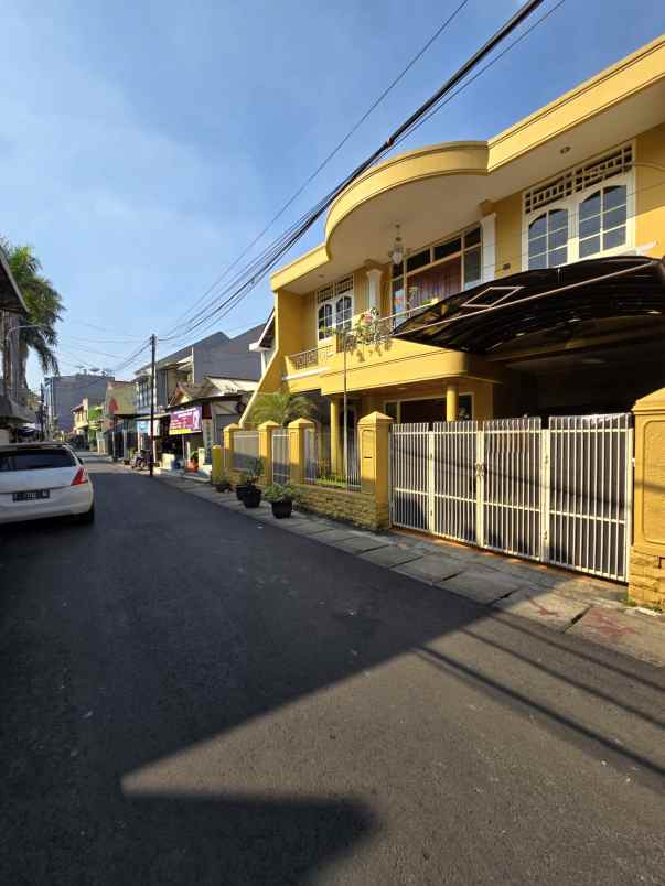 rumah strategis di utan kayu matraman jaktim