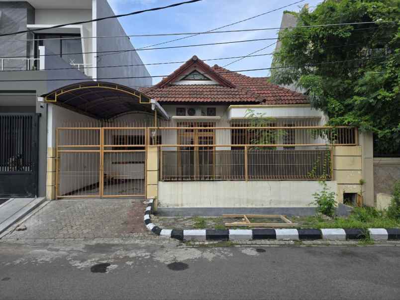 rumah sutorejo prima utara siap huni row 3 mobil