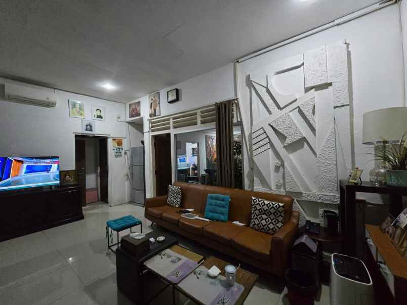 rumah usaha di cipaku jakarta selatan