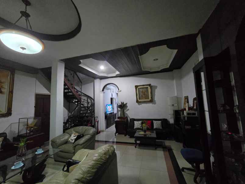 rumah usaha di cipaku jakarta selatan