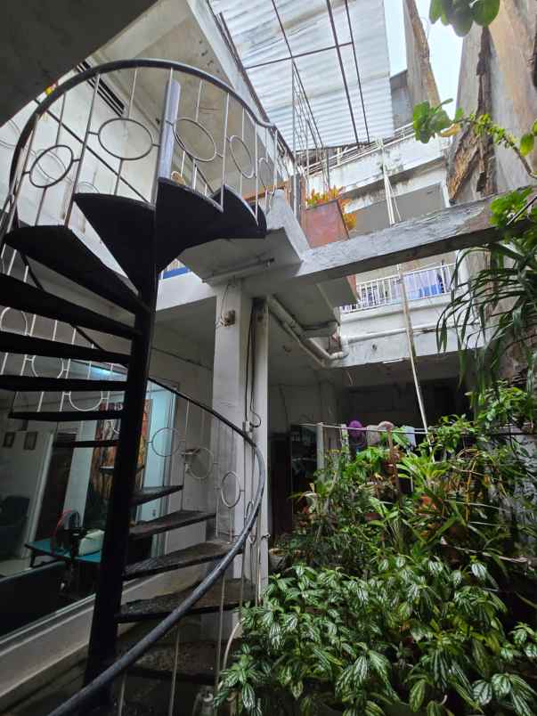 rumah usaha di cipaku jakarta selatan