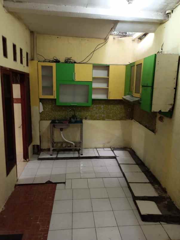 rumqh second 1 5 lantai di tanqh baru depok