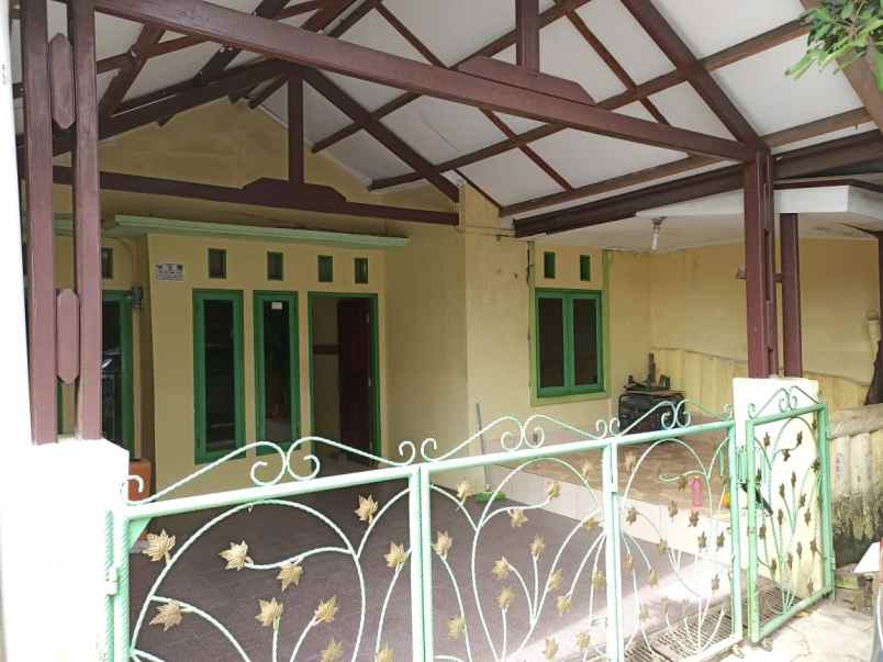 rumqh second 1 5 lantai di tanqh baru depok