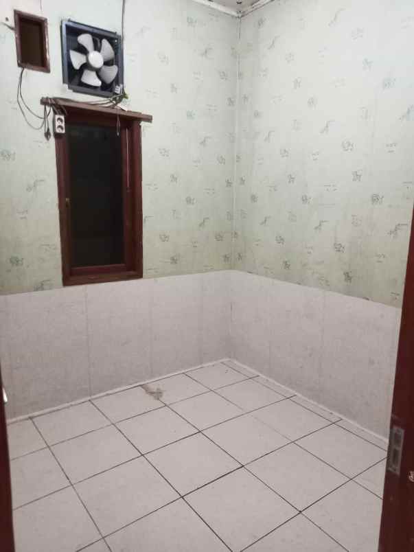 rumqh second 1 5 lantai di tanqh baru depok