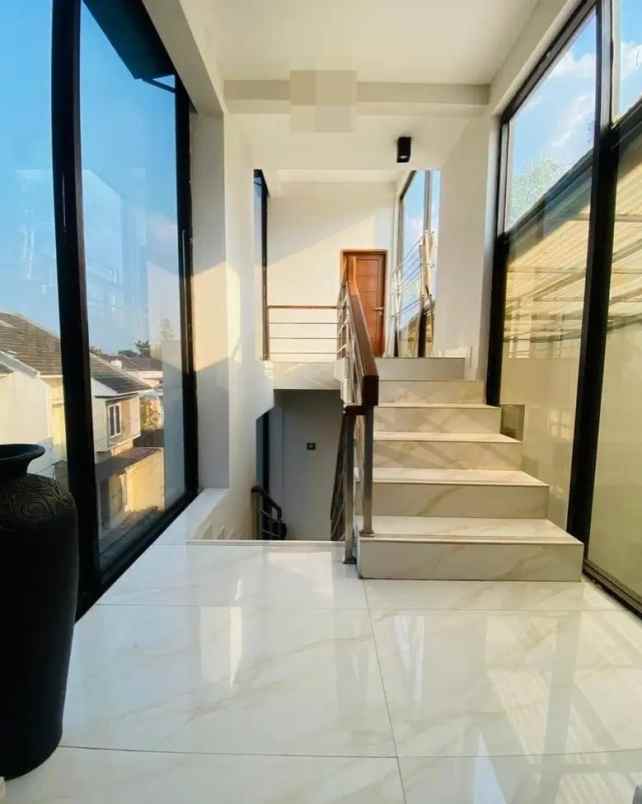 siap tinggal siap kantor rumah sewa di kemang selatan