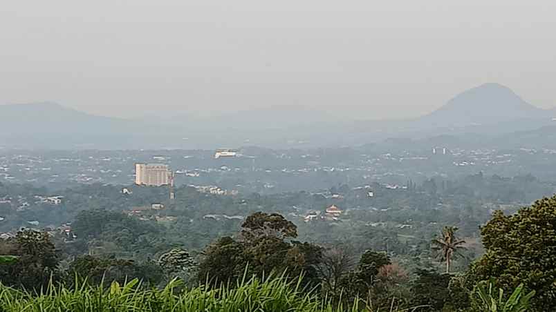 tanah pegunungan bernuansa sejuk