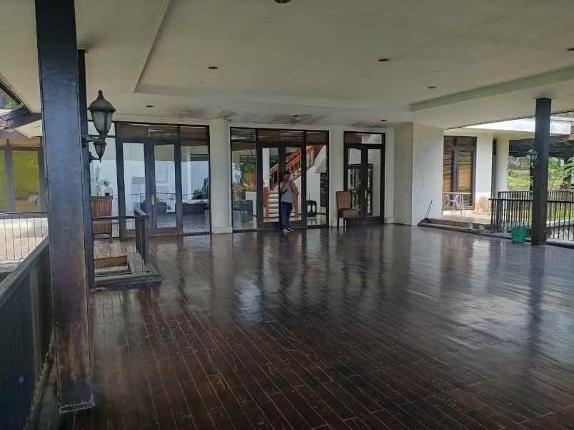 villa jl raya cipayung datar gn