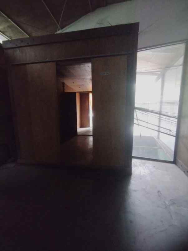 bangunan dr ir h soekarno strategis depan raya