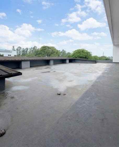 dijaul bangunan gedung office building di duren sawit