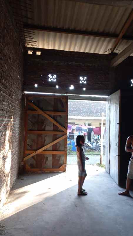 dijual gudang 1 lantai