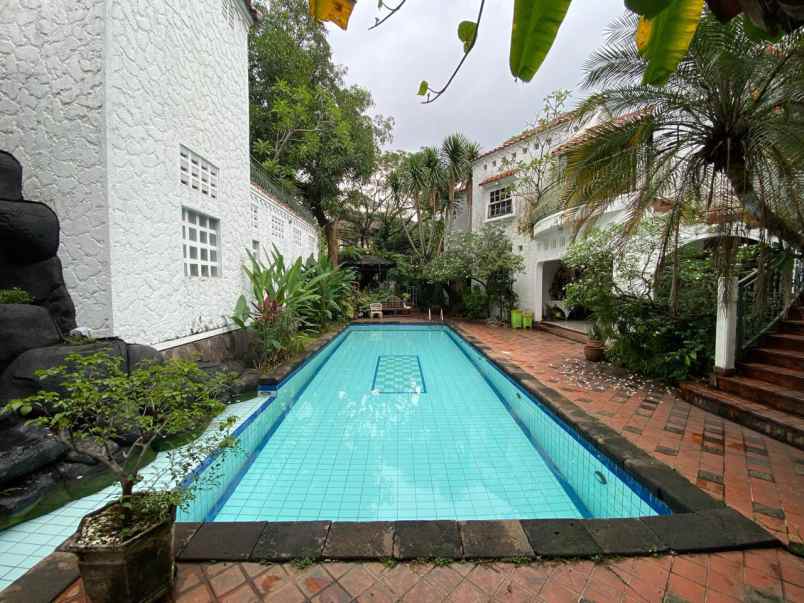 dijual murah rumah di jalan kemang selatan