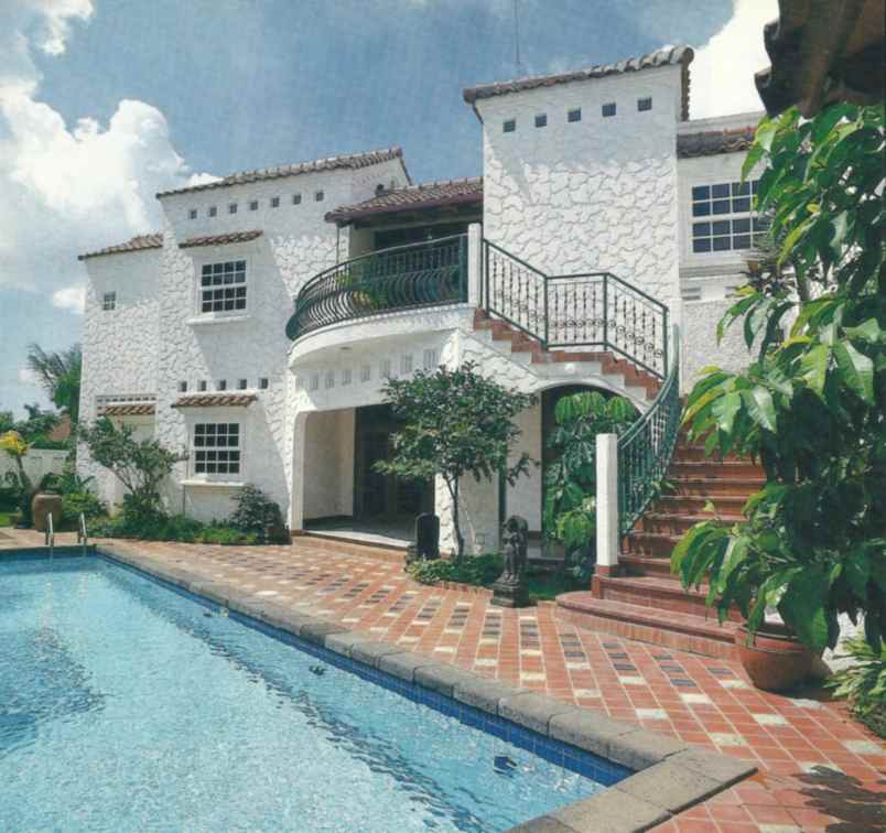 dijual murah rumah di jalan kemang selatan