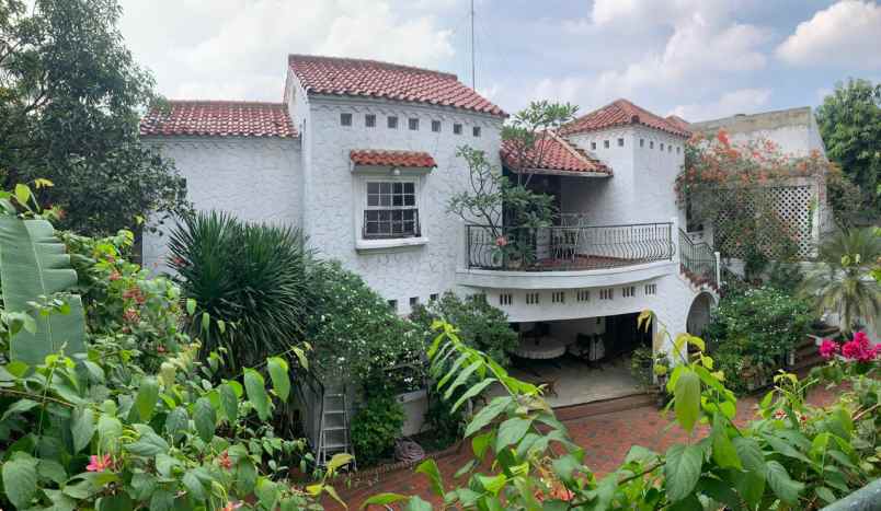 dijual murah rumah di jalan kemang selatan