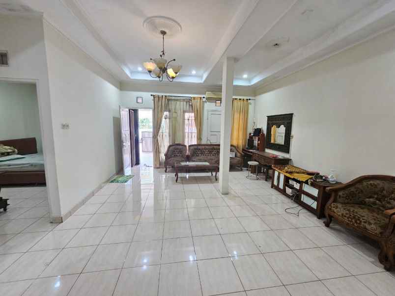 dijual rumah 1 5 lt cluster bulevar hijau harga nego