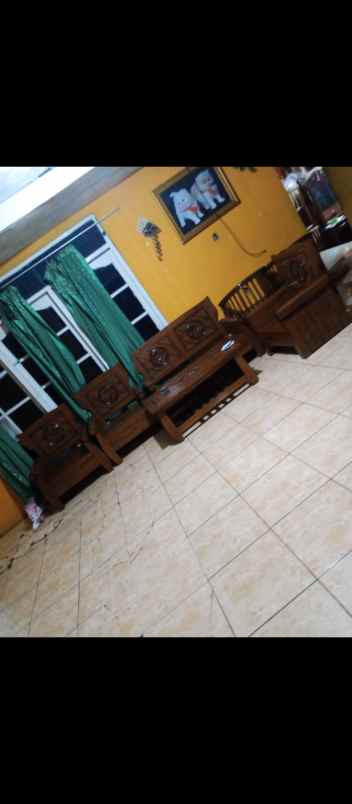 dijual rumah 2 lantai
