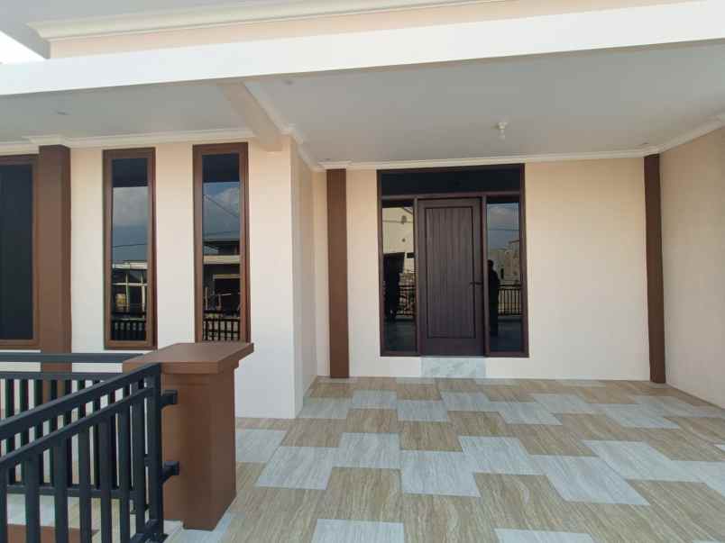 dijual rumah 2 lantai lokasi sawojajar 2 malang