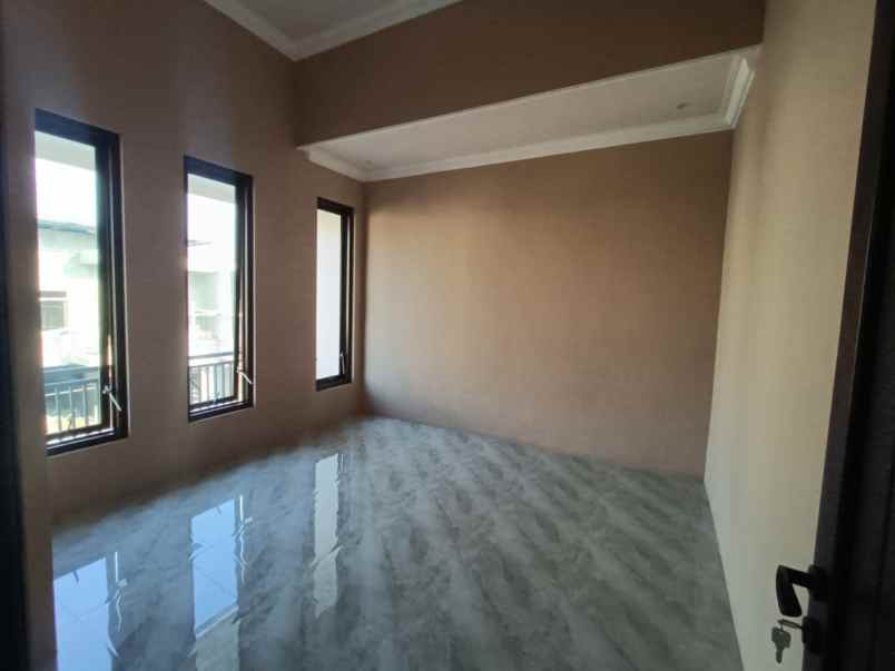 dijual rumah 2 lantai lokasi sawojajar 2 malang