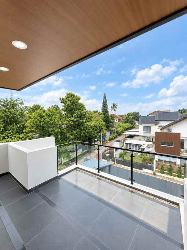 dijual rumah 3 lantai rooftop cilandak shm