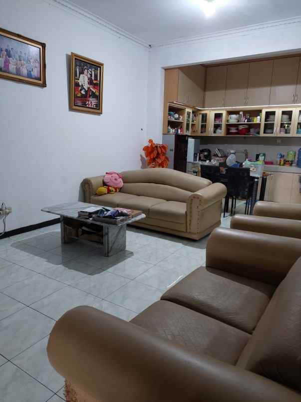 dijual rumah antapani