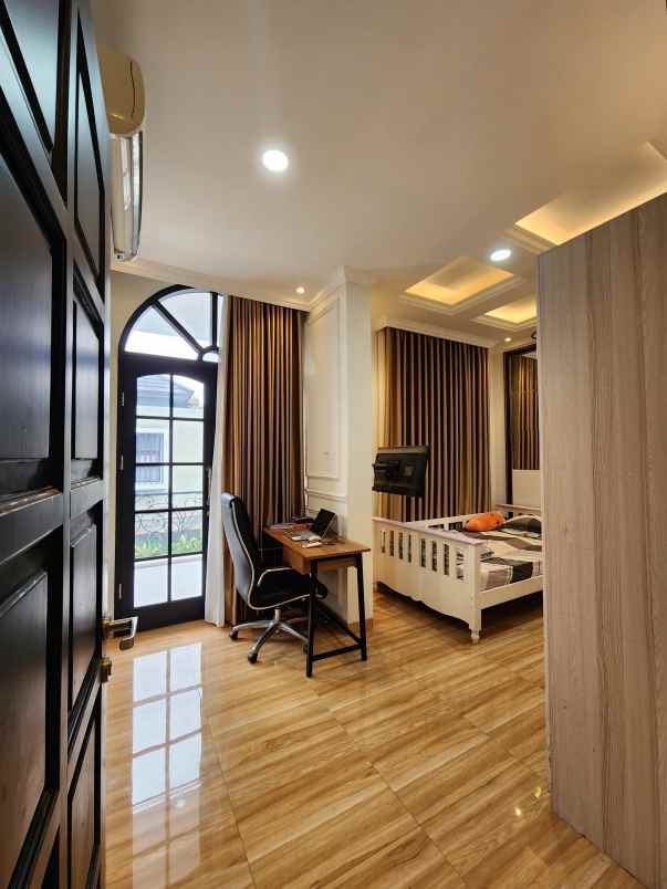 dijual rumah antapani