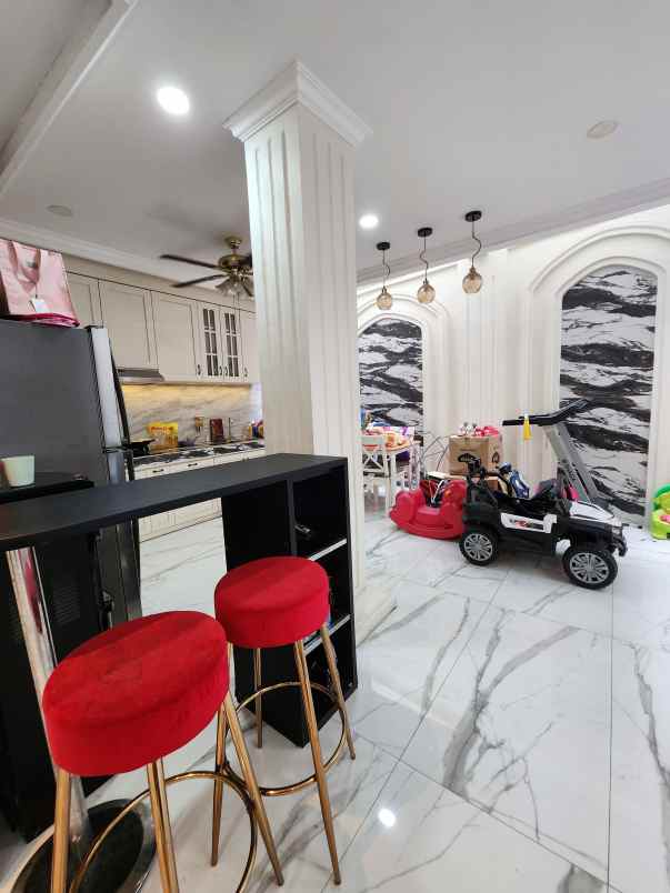 dijual rumah antapani