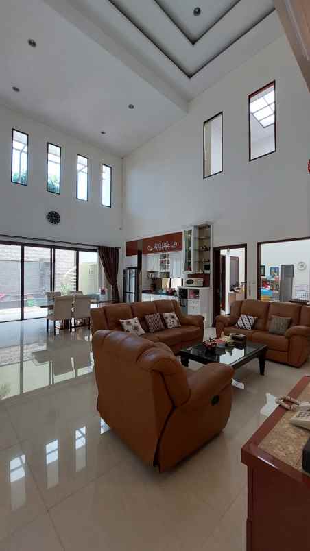 dijual rumah araya 1
