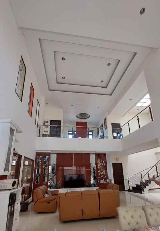 dijual rumah araya 1