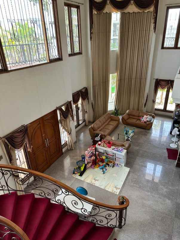 dijual rumah araya 1