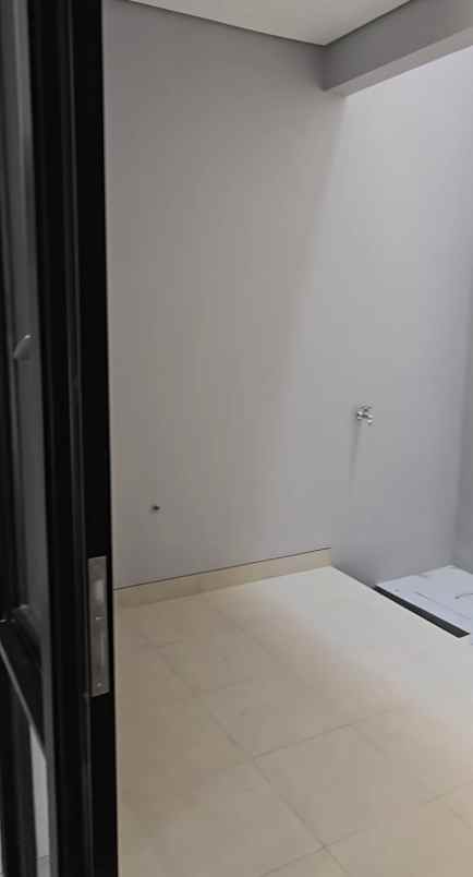 dijual rumah aruba villa pakuwon city