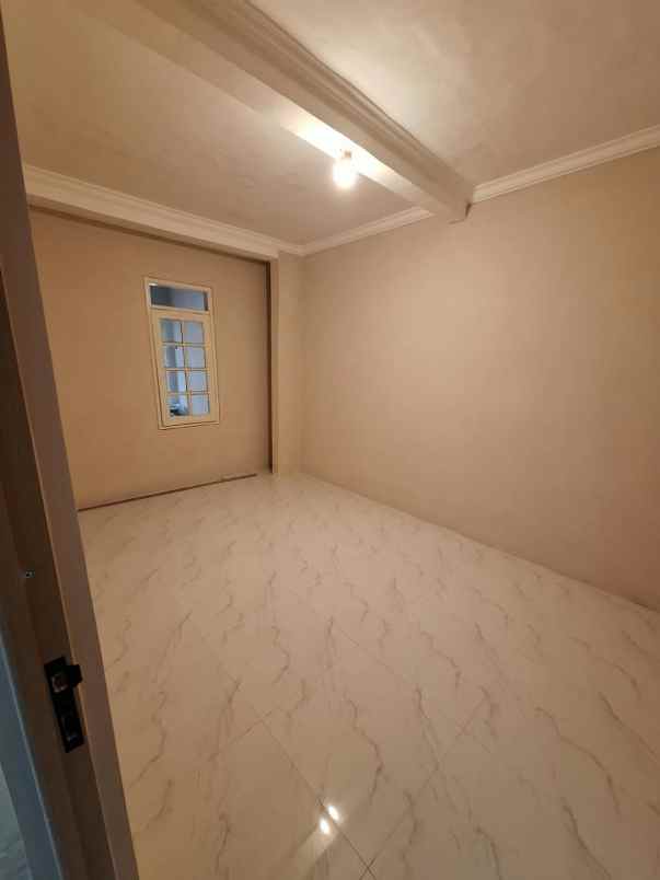 dijual rumah babatan pratama