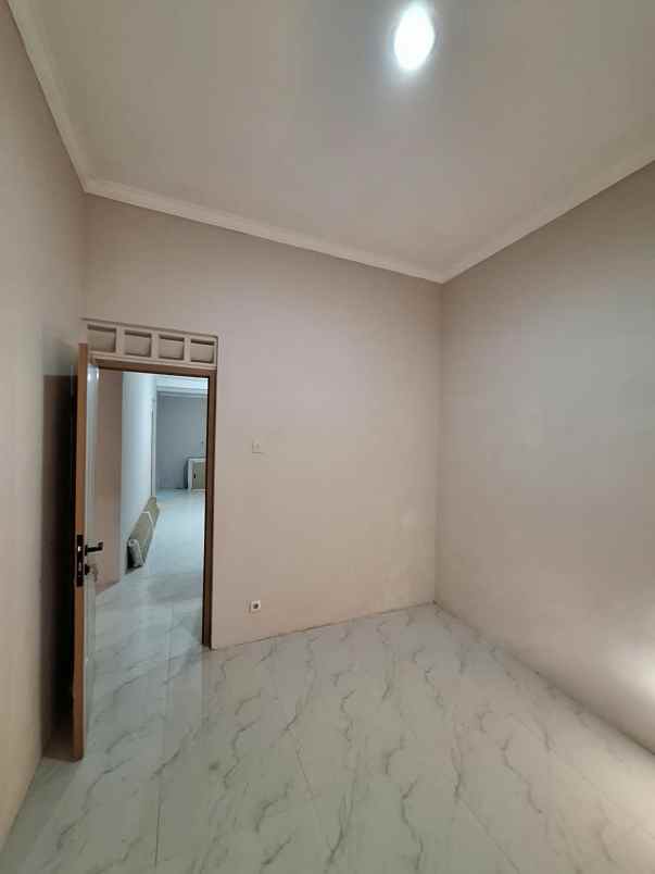 dijual rumah babatan pratama