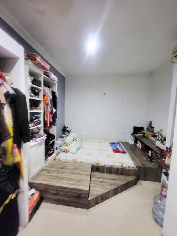 dijual rumah babatan pratama