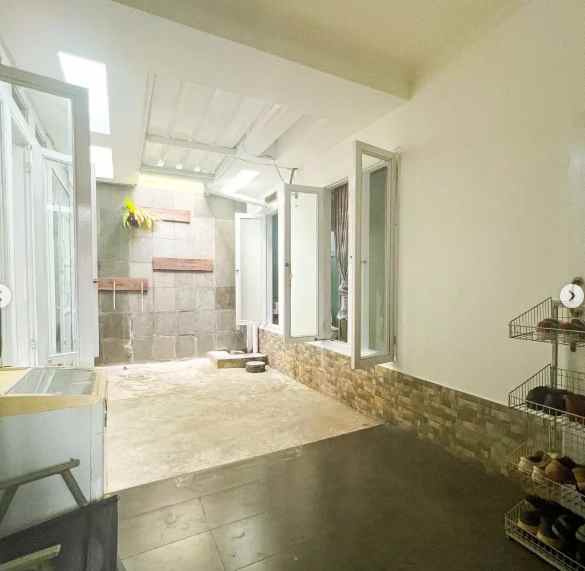 dijual rumah bagus 2 lantai siap pakai