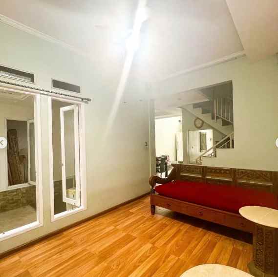 dijual rumah bagus 2 lantai siap pakai