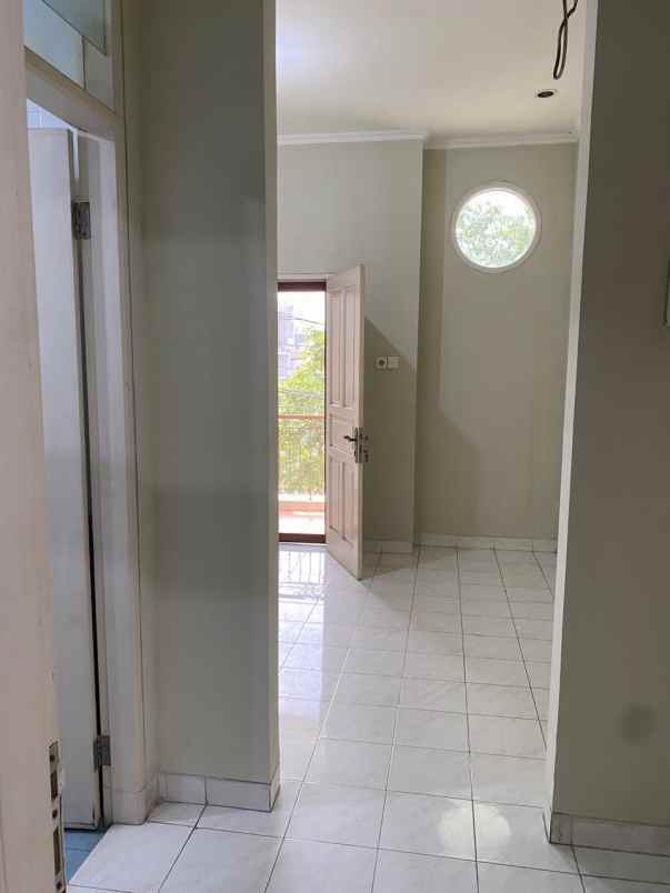 dijual rumah bagus shm taman cosmos jakarta barat