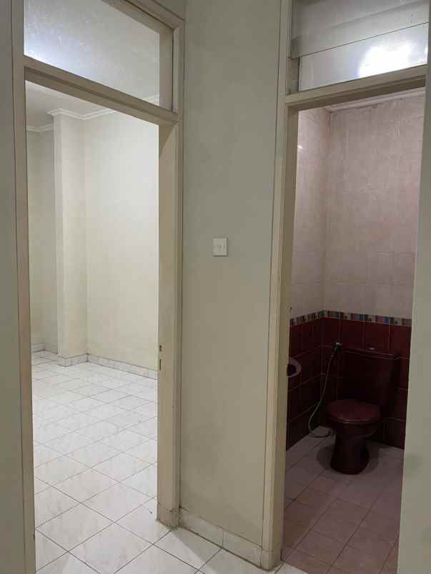 dijual rumah bagus shm taman cosmos jakarta barat