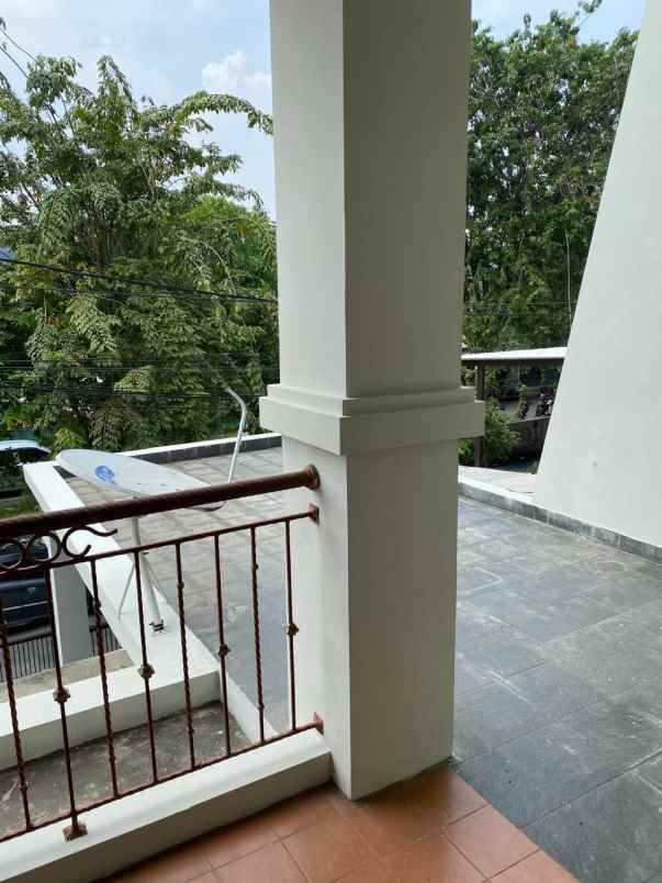 dijual rumah bagus shm taman cosmos jakarta barat