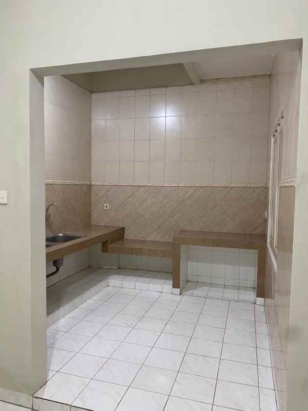 dijual rumah bagus shm taman cosmos jakarta barat