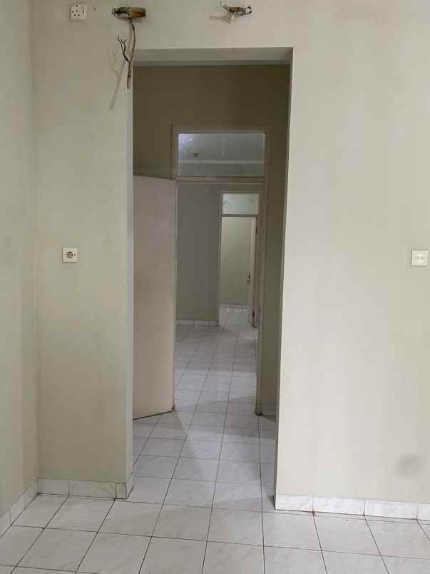 dijual rumah bagus shm taman cosmos jakarta barat