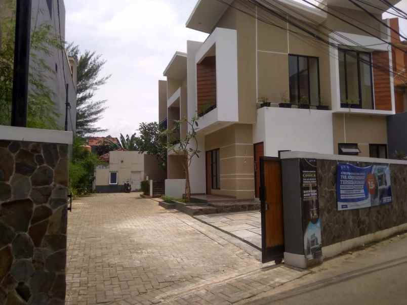 dijual rumah balekambang kec kramat