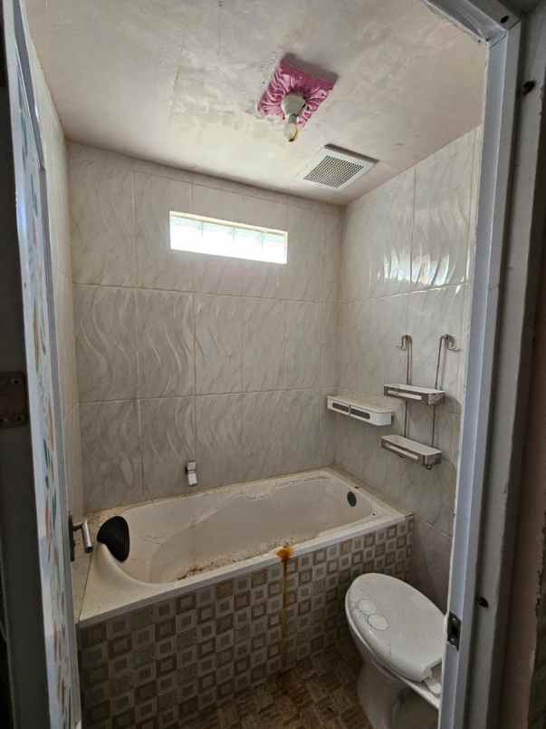 dijual rumah barombong