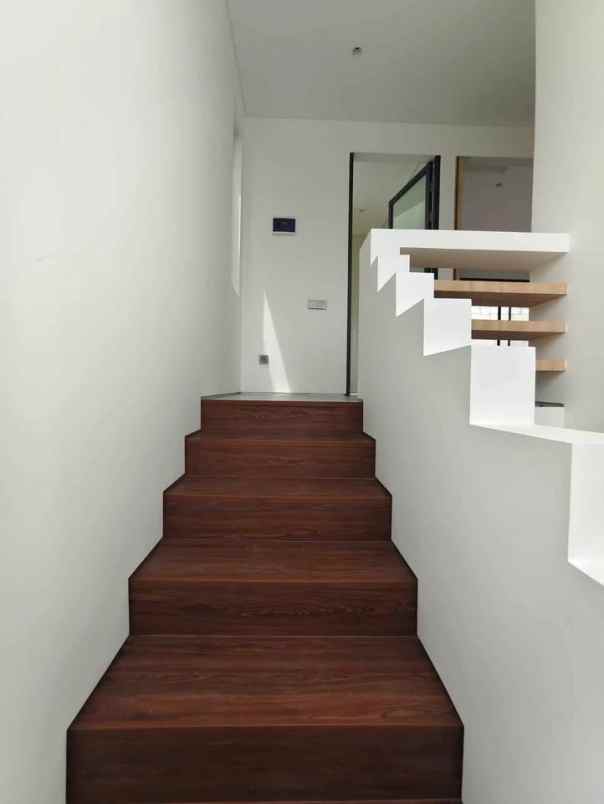 dijual rumah baru di neptunus margahayu bandung