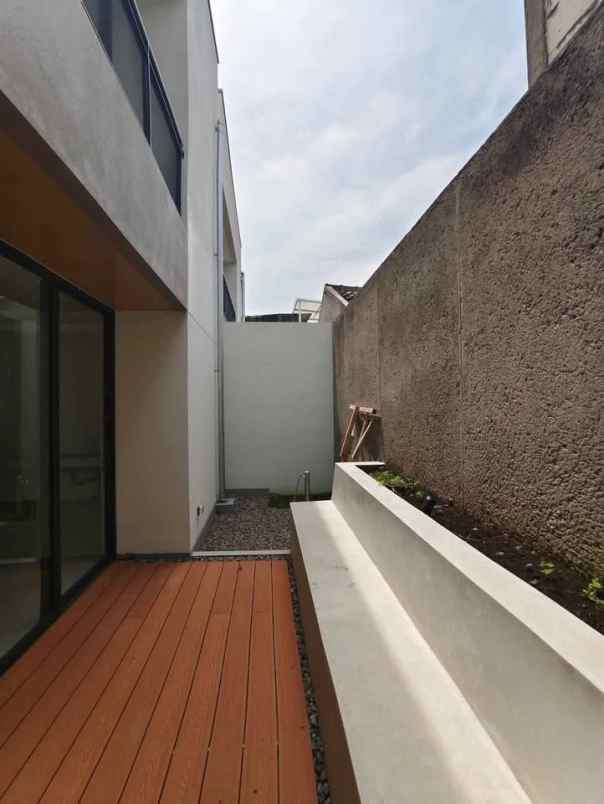 dijual rumah baru di neptunus margahayu bandung