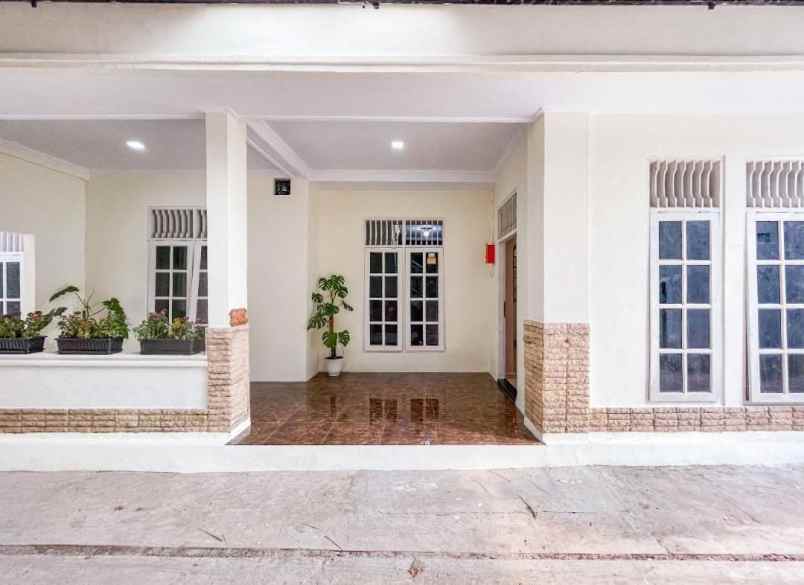 dijual rumah belakang hotel hyaat