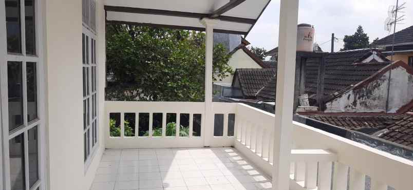 dijual rumah belakang hotel hyaat