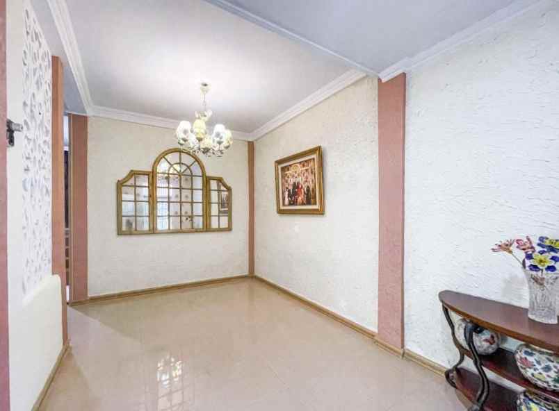 dijual rumah belakang hotel hyaat