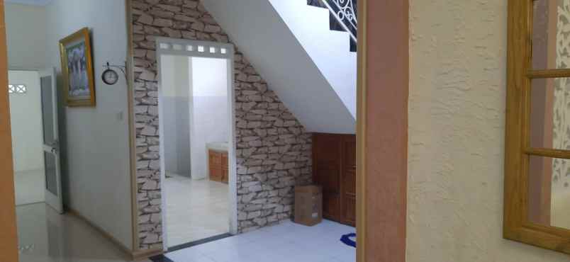 dijual rumah belakang hotel hyaat
