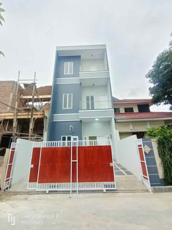 dijual rumah belakang mall kelapa