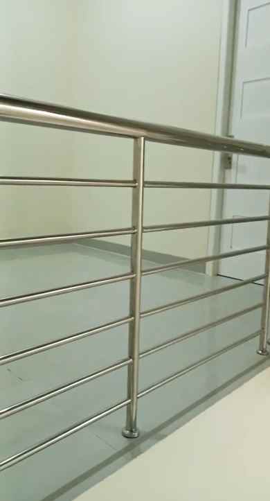 dijual rumah belakang mall kelapa