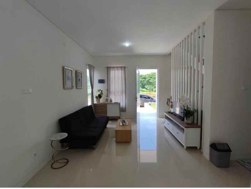 dijual rumah bsb city